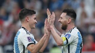 메시, ‘월드컵 신성’ 알바레스 극찬···“아르헨티나에 놀라운 발견”